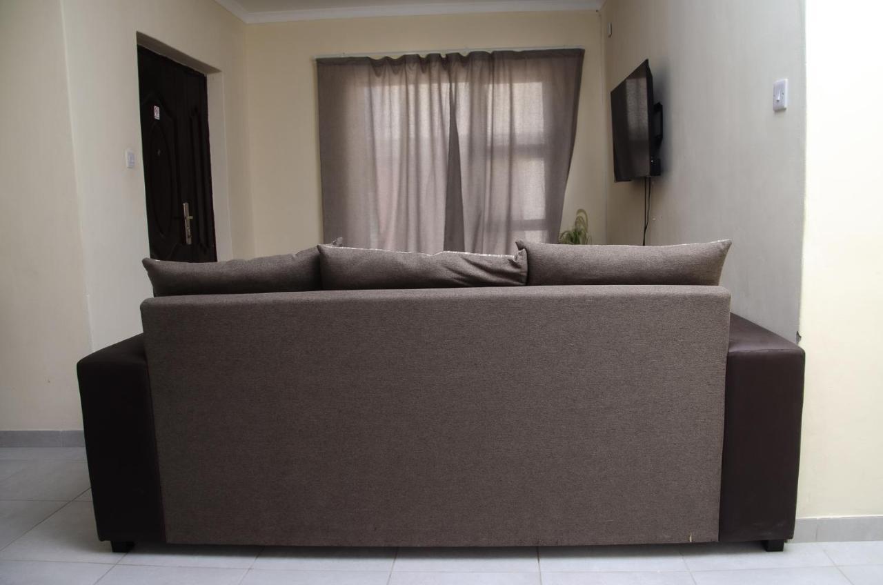 Nexovant Furnished Apartments 马翁 外观 照片